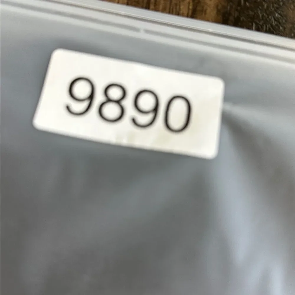 EUC Seven7 Women's Distressed Black Tummyless High Rise Skinny Jeans - Size 6 - Picture 10 of 10